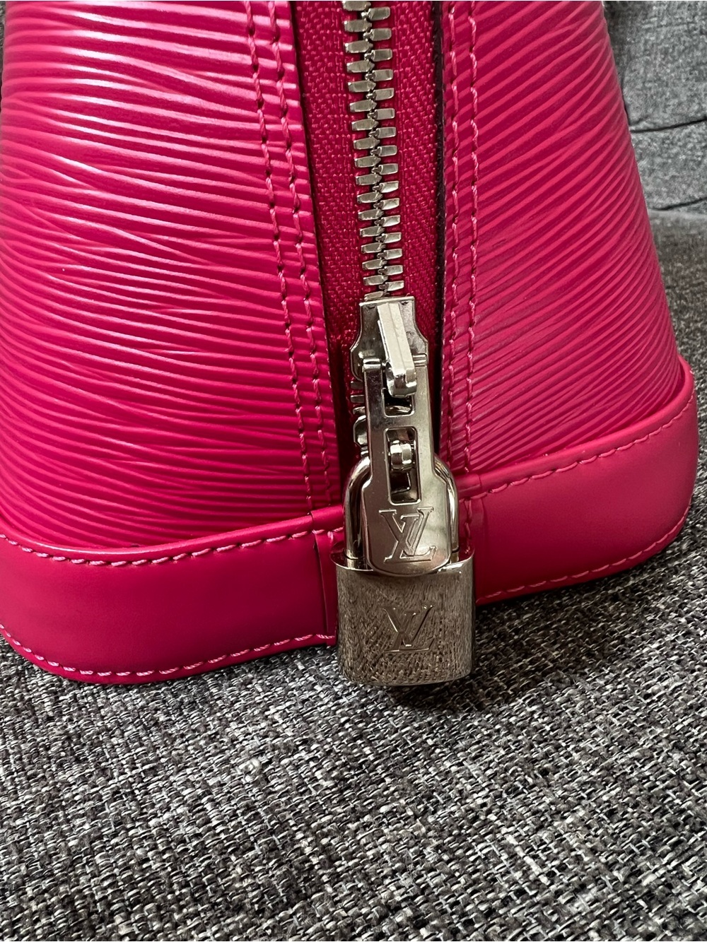 Louis Vuitton Alma PM EPI fuchsia - Picture 3 of 16